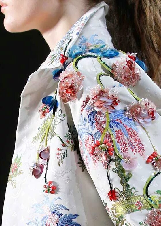 Вышивка на одежде 2024 тренды Roberto Cavalli at Milan Fashion Week Spring 2015 Fashion week spring, Fashion w
