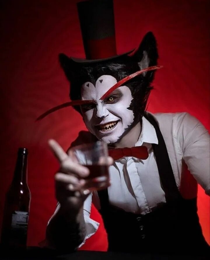 Хаскер ХАЗБИН. Косплей хаскотель ХАЗБИН. Husk Hazbin Hotel Cosplay. Аластор отель ХАЗБИН косплей. Отель хазбин чарли косплей