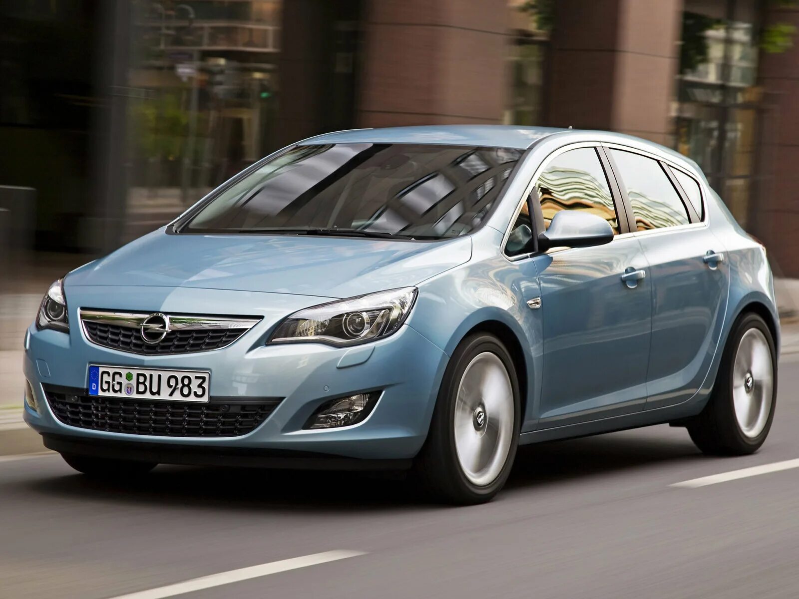 Купить опель недорого. Opel Astra 2010. Opel Astra j 2010. Opel Astra Hatchback 2010. Opel Astra 6.