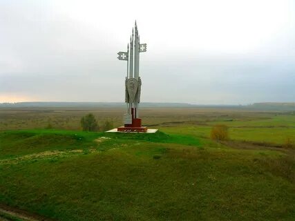 Памятник в поле