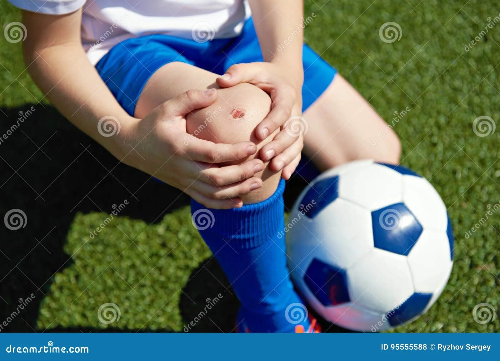 Детский футбол травмы. После футбола болит
