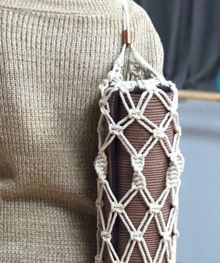 Накидка макраме. Сумка маленькая макраме. Макраме чехол для очков. Макраме футляр для телефона. Накидка макраме.