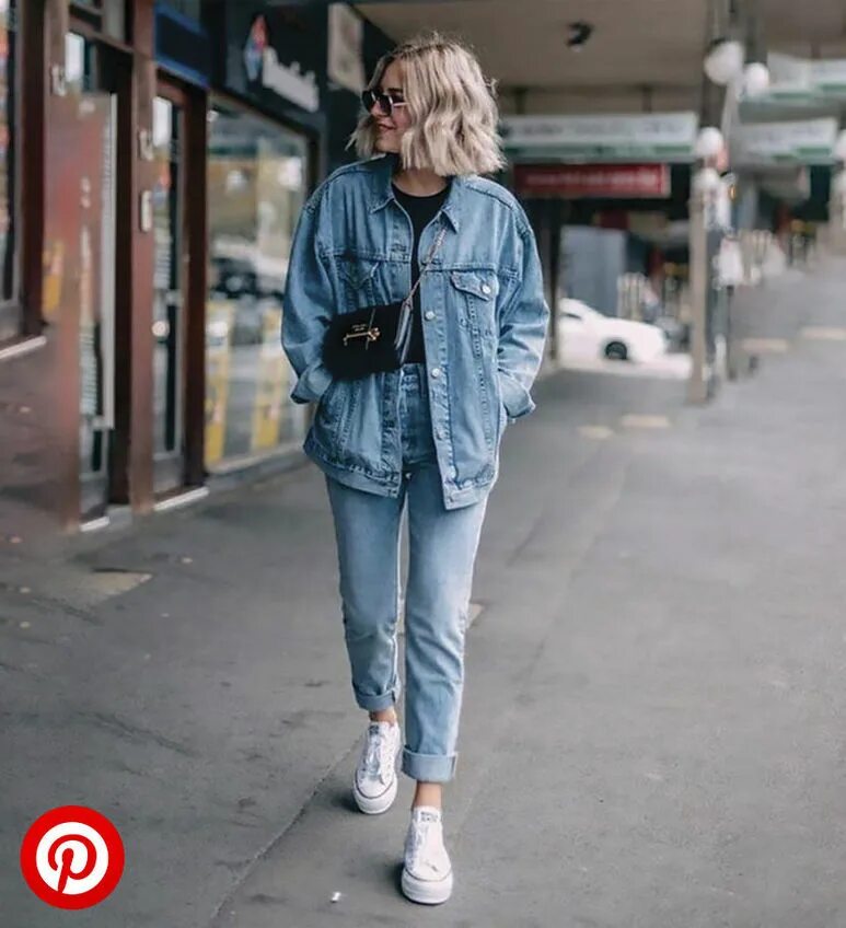 С чем носить джинсовую оверсайз. Джинсовая куртка оверсайз с платьем. Джинсовка левайс женская оверсайз. Джинсовая рубашка oversize zara. Куртка джинсы оверсайз.