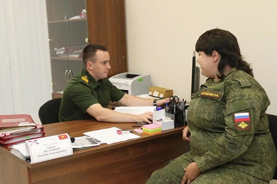 Гражданский персонал. Военный делопроизводитель. Военная прокуратура служба в армии. Призывная служба для женщин. Служащий по контракту.