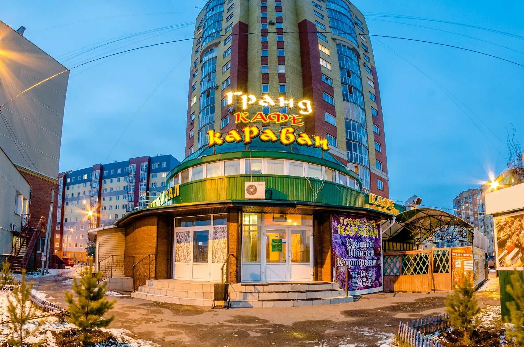 Кафе хуторок омск бульвар архитекторов. Кафе на левом берегу омск. Здесь свои бар на левом берегу. Кафе наири ростов на дону левобережная. Левобережный рынок омск.
