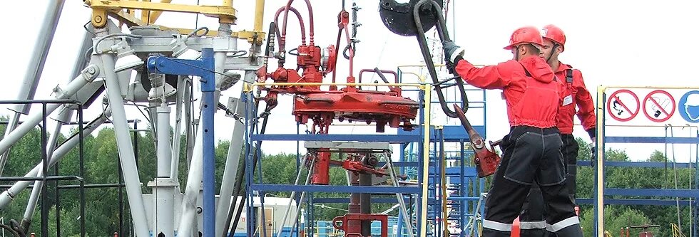 ПРС нефтяных скважин. Оборудование КРС нефтянка. Оборудование для КРС нефтяных скважин. Агрегат подъёмный для капитального ремонта скважин АПРС-50. Управление ремонтами скважин