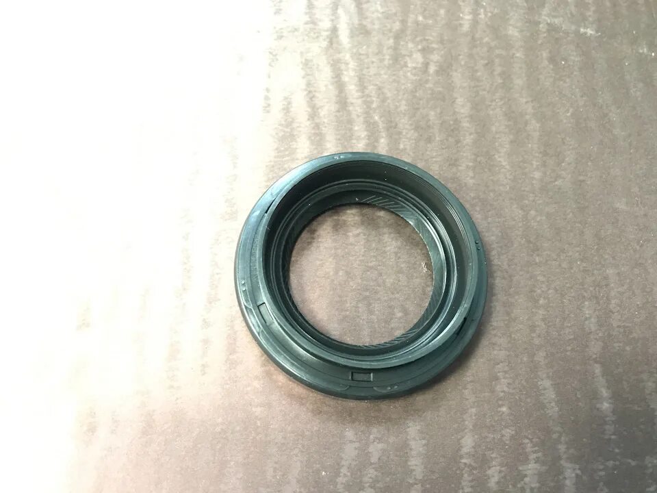 Сальник заднего редуктора 2123. Сальник заднего редуктора 3302. Сальник хвостовика заднего моста москвич 2140. Сальник заднего моста ваз 2121. Сальник заднего редуктора.