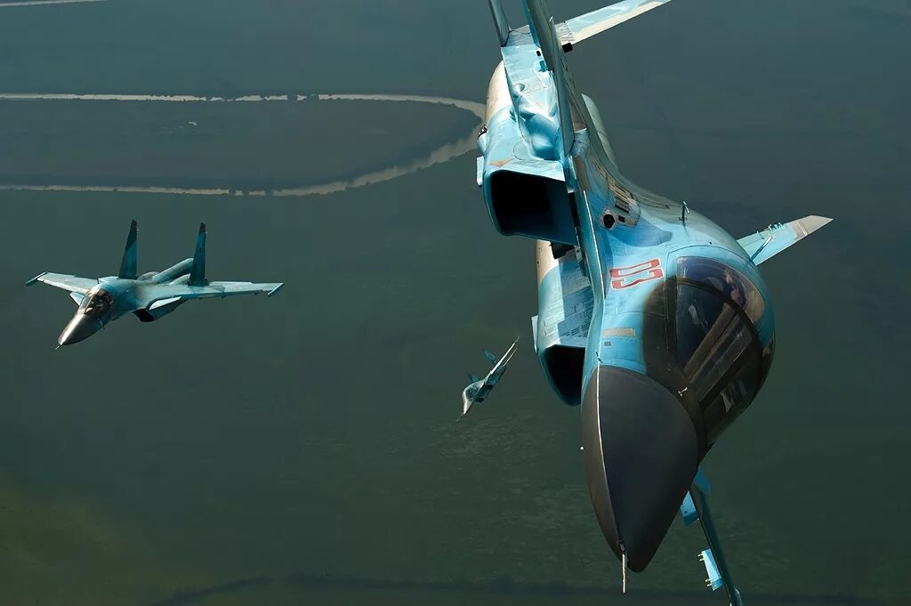 Су утенок. Су-34 бомбардировщик. Самолет утенок Су 34. Су-34 ВВС России. Су34 самолет ВВС России.