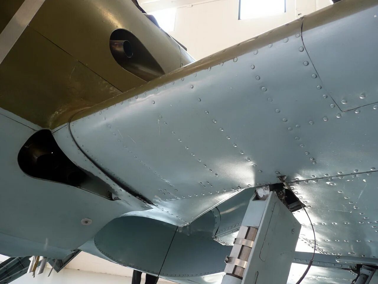 Самолет и 16 двигатель