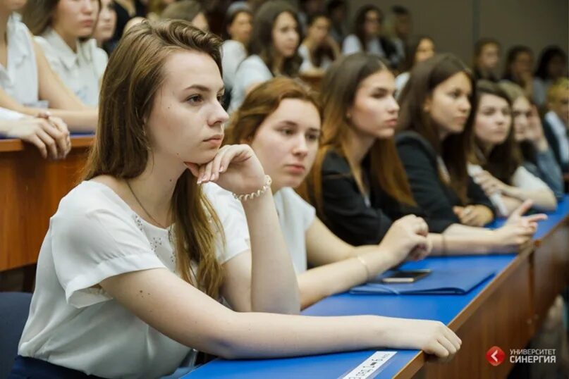 Девочки в техникуме. Девушки в колледже. Девки в институте. Девушка в учебном заведении. Можно ли после 9 класса поступить заочно