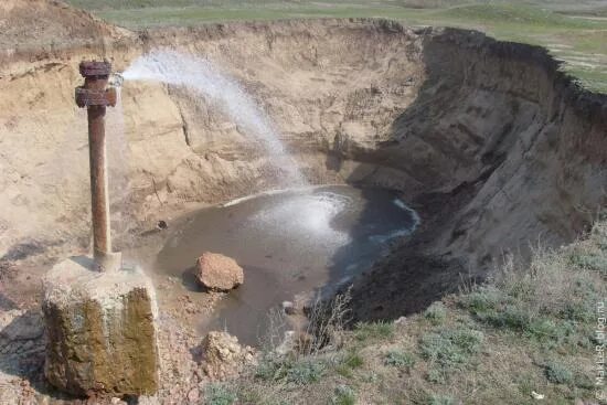 Добыча минеральной воды. Сероводородный Родник Бижбулякский район. Сероводородный источник. Сероводородные скважины. Сероводородный источник в природе.