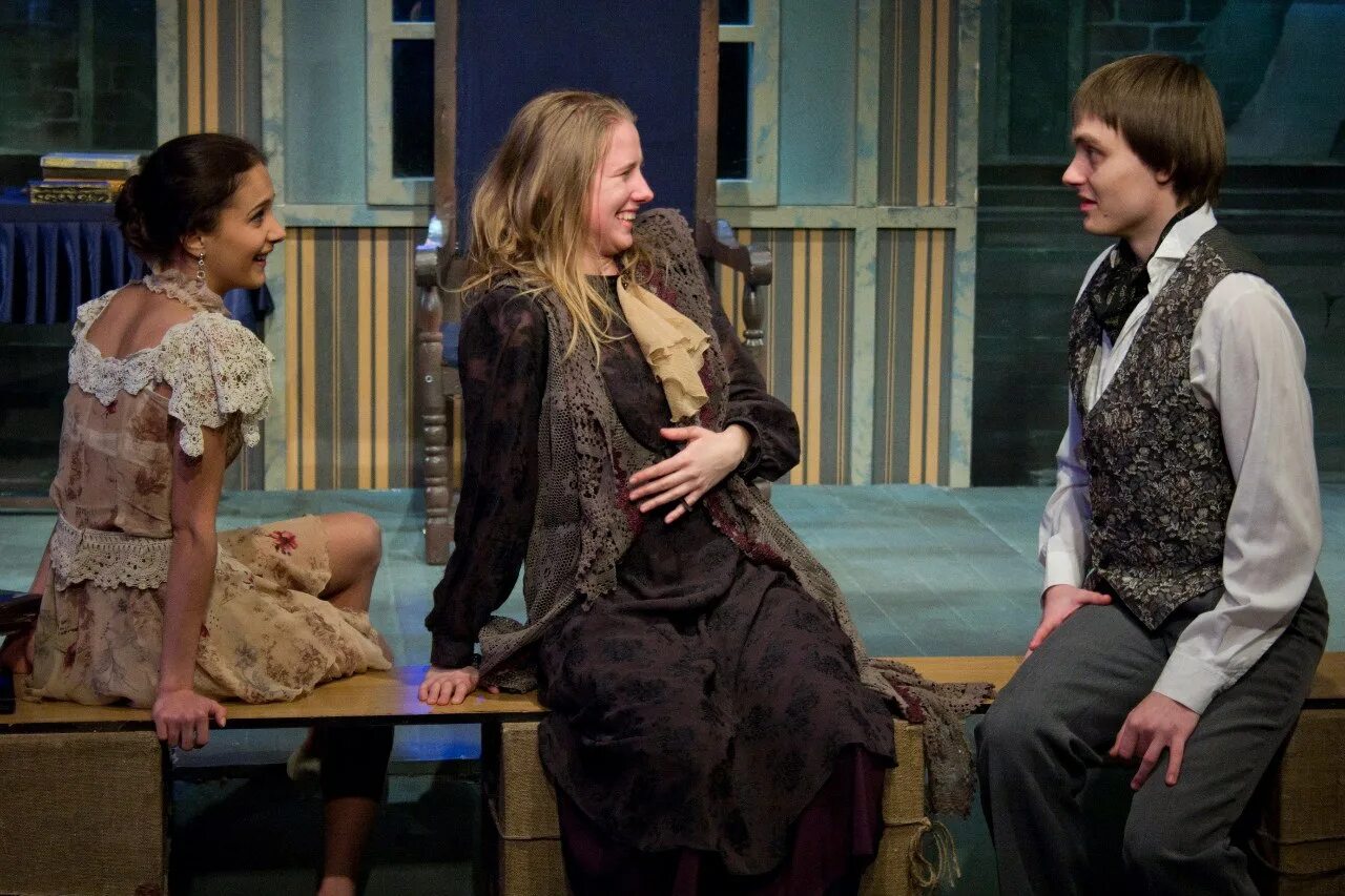 театр содружество артистов драмы. архангельск спектакль счастье милиционера пешкина. архангельский театр драмы сарафан. спектакль счастливый день. театральная постановка о счастье.