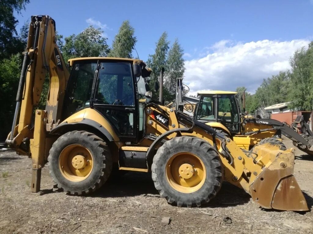 Купить экскаватор катерпиллер. Caterpillar 444f. Экскаватор-погрузчик Caterpillar 444. Погрузчик – экскаватор Caterpillar 444f. Экскаватор-погрузчик Катерпиллер 444 ф.