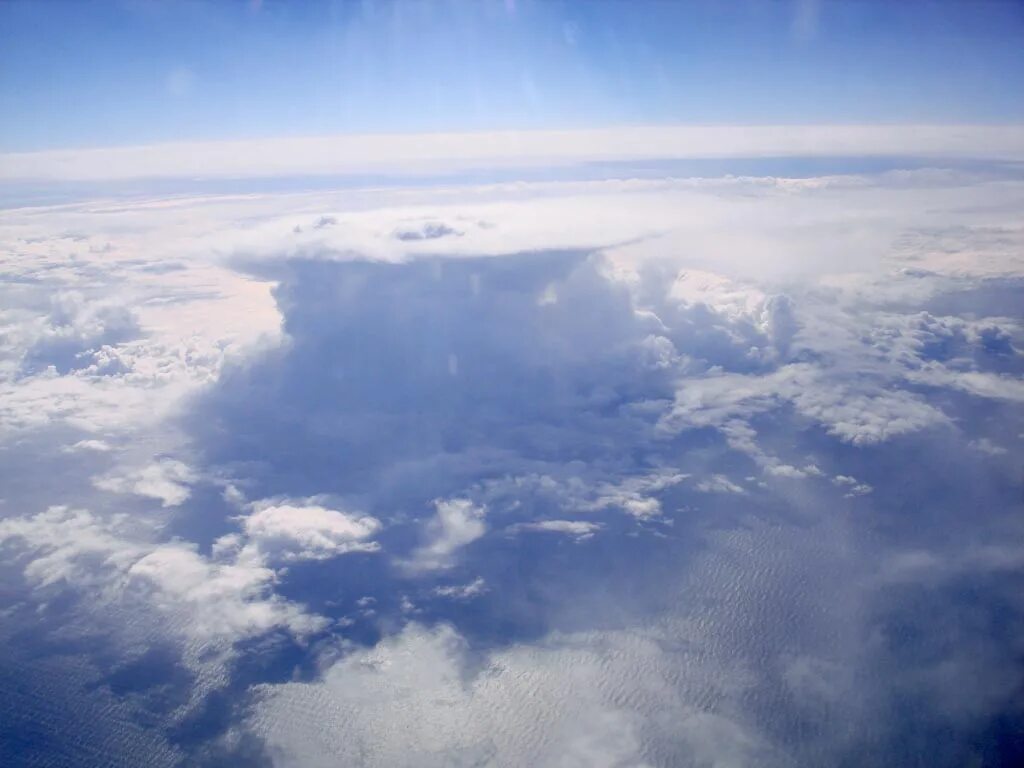 Высота облаков. Облака с высоты птичьего полета. Высотные облака. Облака на высоте 100 метров.