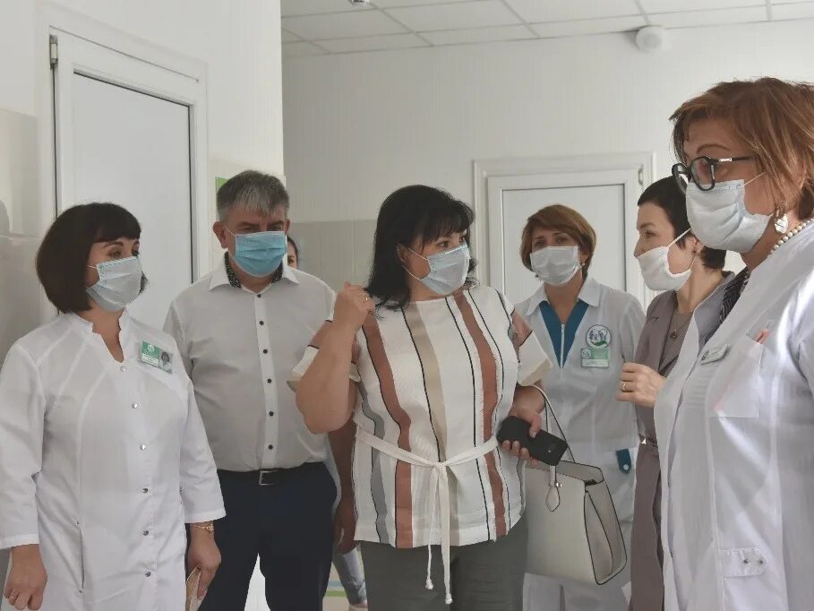 Губкин больница чайковского. Логотип больницы. Губкинская црб главный врач. Центральная больница губкинский. Центральная больница губкинский.