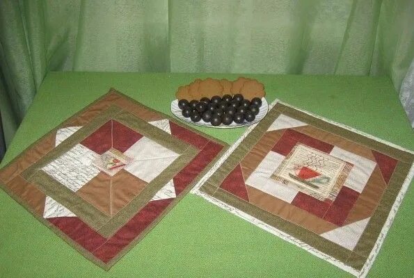Лоскутное шитье салфетки. Лоскутное шитье ланчматы. Флорида агибалова пэчворк. Пэчворк круглая салфетка. Блок лоскутного шитья ланчматы.