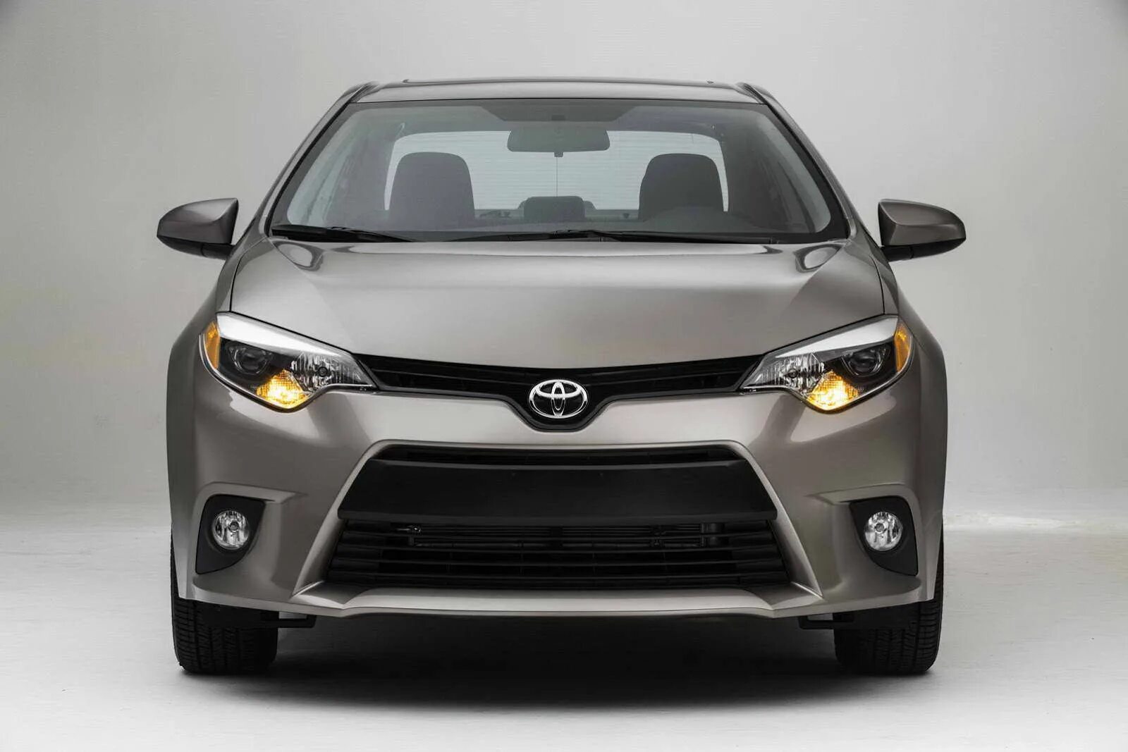 Новые выпуски тойот. Toyota Corolla 2014. Toyota Corolla 2021. Toyota Corolla 2014 USA. Toyota Altis Corolla 2014 ~ 2018.