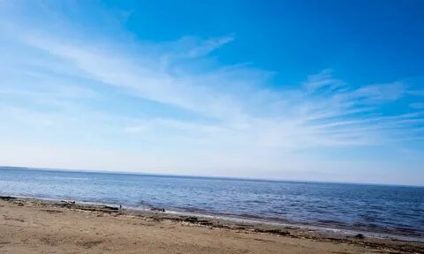 Море синее берег белого