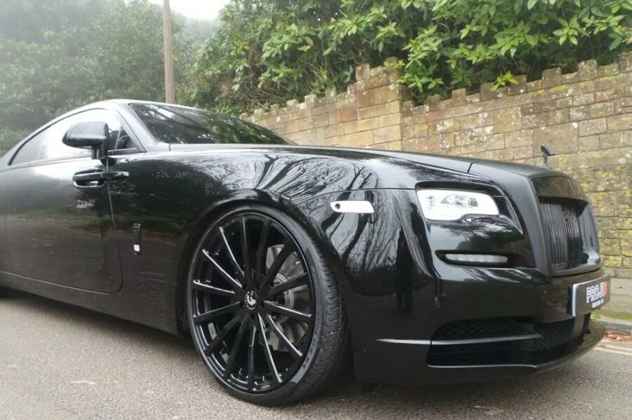 Диски роллс ройс. Rolls Royce Wraith Wheels. Роллс Ройс врайт диски. Rolls Royce Wraith диски. Rolls Royce Wraith Tuning.