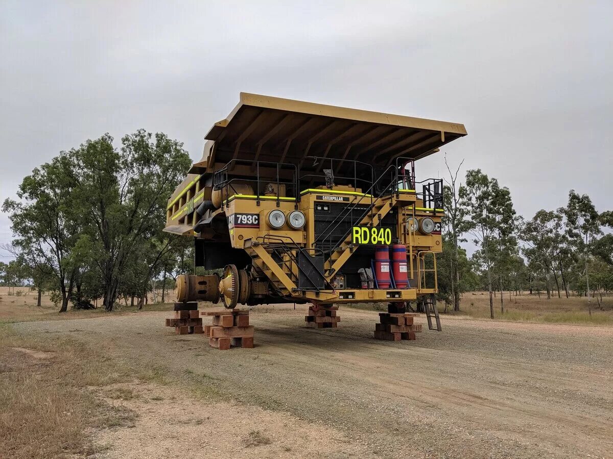 Мы с товарищем вдвоем работали на дизеле. Мы с приятелем работали на дизеле. Мы с приятелем работали на дизеле. Мы с приятелем работали на дизеле. Мы работали на дизеле.