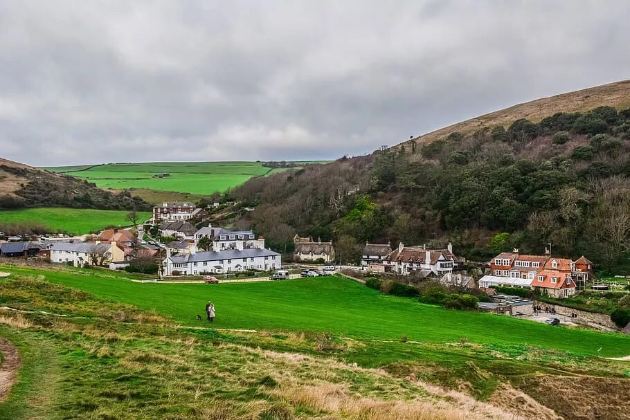 Hills village. Деревня на Холме. Деревенька на Холме. Деревня на пригорке. Деревушка на Холме.