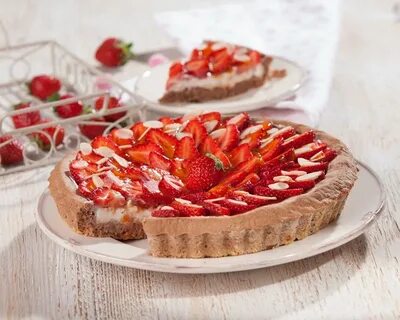 Пирог с клубникой свежей и творогом