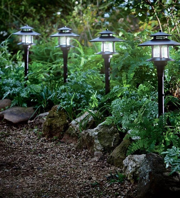 Светильники на участке. Светильник садовый solar led lamp. Садово парковый светильник боллард. Осветительный столб robers al 6521. Уличный фонарь гарден лихт.