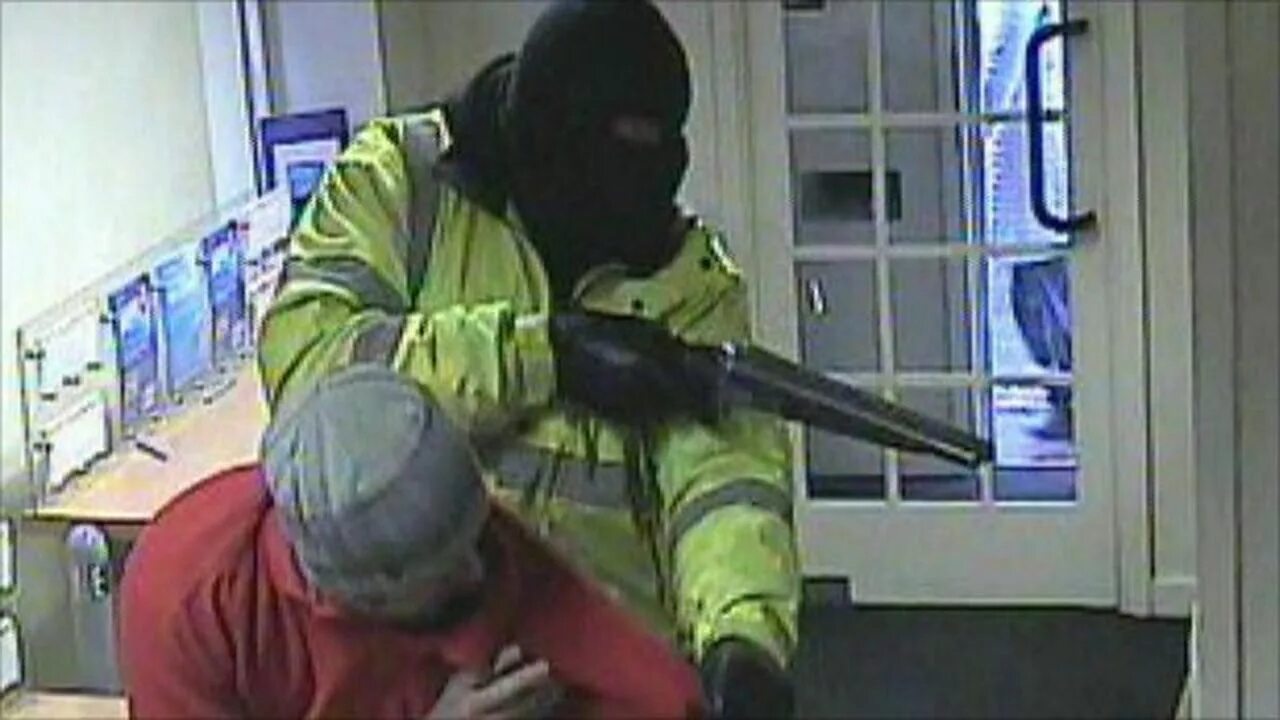 Как проходить one armed robber. Robbery on camera. мone-armed robber. one armed robber мем.
