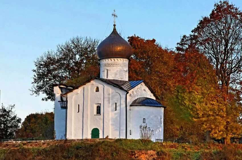 Церковь вознесения старовознесенского монастыря псков. Церковь старое вознесение псков. Храм воскресения христова псков. Церковь богоявления псков. Псковские церкви фото.