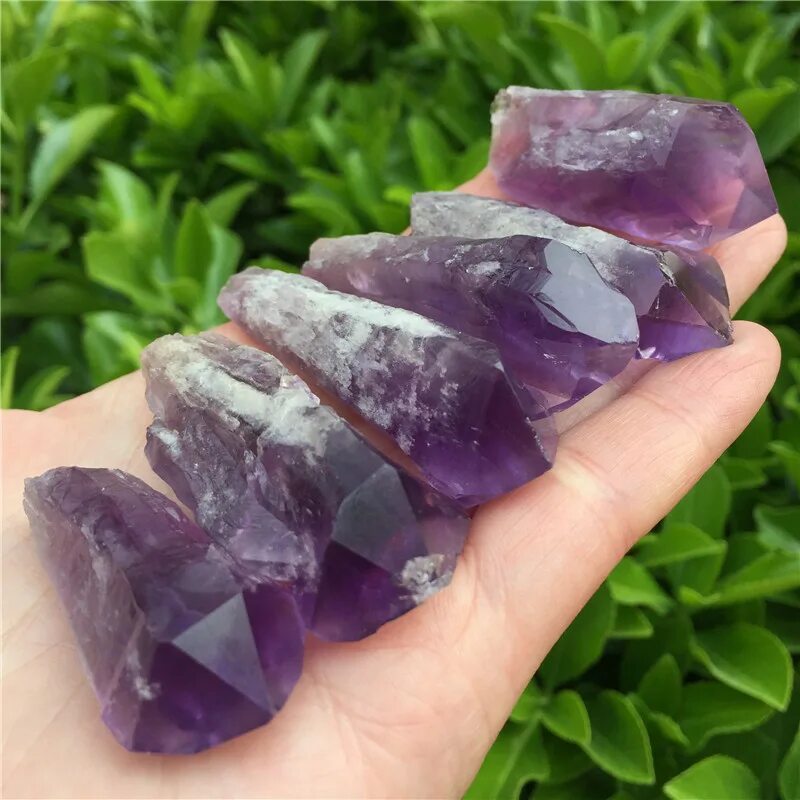 магазин аметист натуральные камни. александрит огранка антик кушон. ютуб аметист камень. аметист цвет в одежде. жеода кварца.