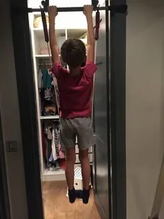 Малыши подтягиваются