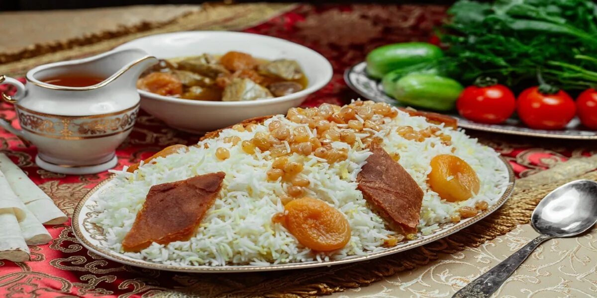 Азербайджанская кухня. Баку покушать. Национальный плов азербайджана. Ресторан с видом на азербайджан. Баку еда национальная.