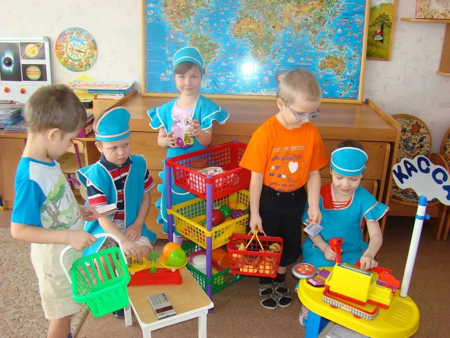 Сюжетно ролевая игра детей старшего дошкольного возраста. Дошкольники в детском саду. детсад группа старшая. игрушки для детей подготовительной группы. игровая деятельность детей дошкольного возраста.