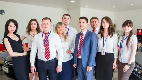 Сотрудники автосалона