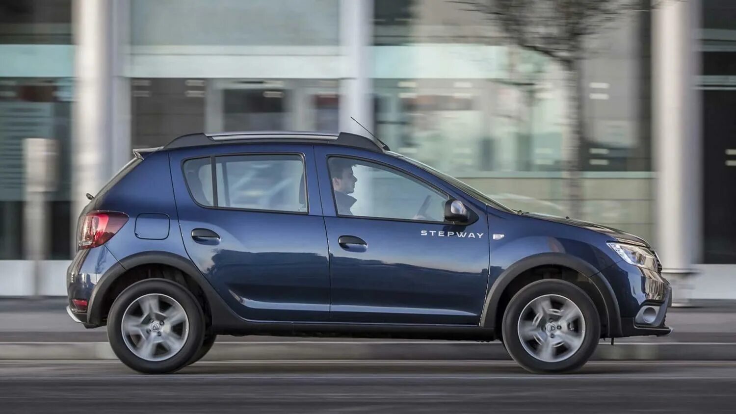 Sandero stepway 2019. Сандеро степвей 2019. Sandero Stepway 1 Blue. Рено Сандеро 2019. Рено Сандеро степвей 2019 зеленый.