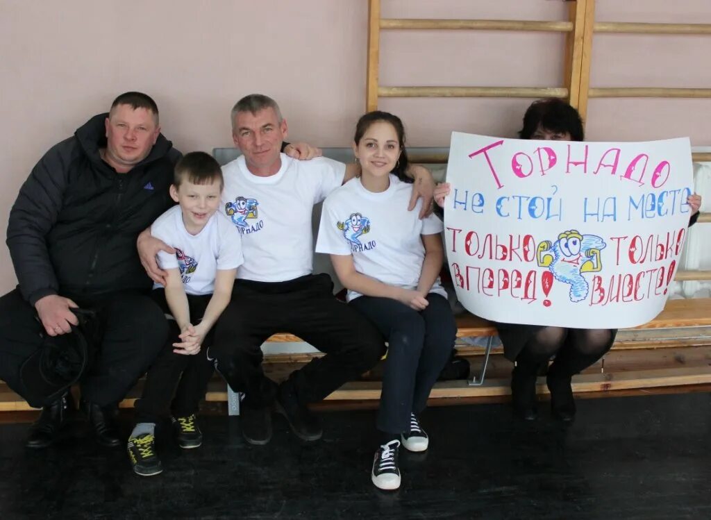 Девиз в поддержку команды. Плакат для поддержки команды. плакаты болельщиков. плакаты для болельщиков на спортивных соревнованиях. плакаты в поддержку спортивной команды.