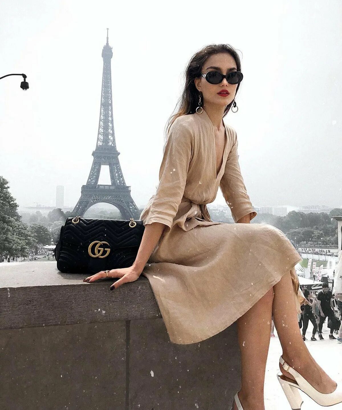 Мода Парижа Франции стиль Парижский Шик. Французский Шик утонченный образ парижанки. Parisian Chic стиль. French ladies