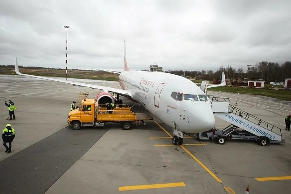 грузовой терминал храброво. работа в аэропорту калининграда храброво. работа в храброво. аэропорт храброво зал ожидания. аэропорт калининград внутри.