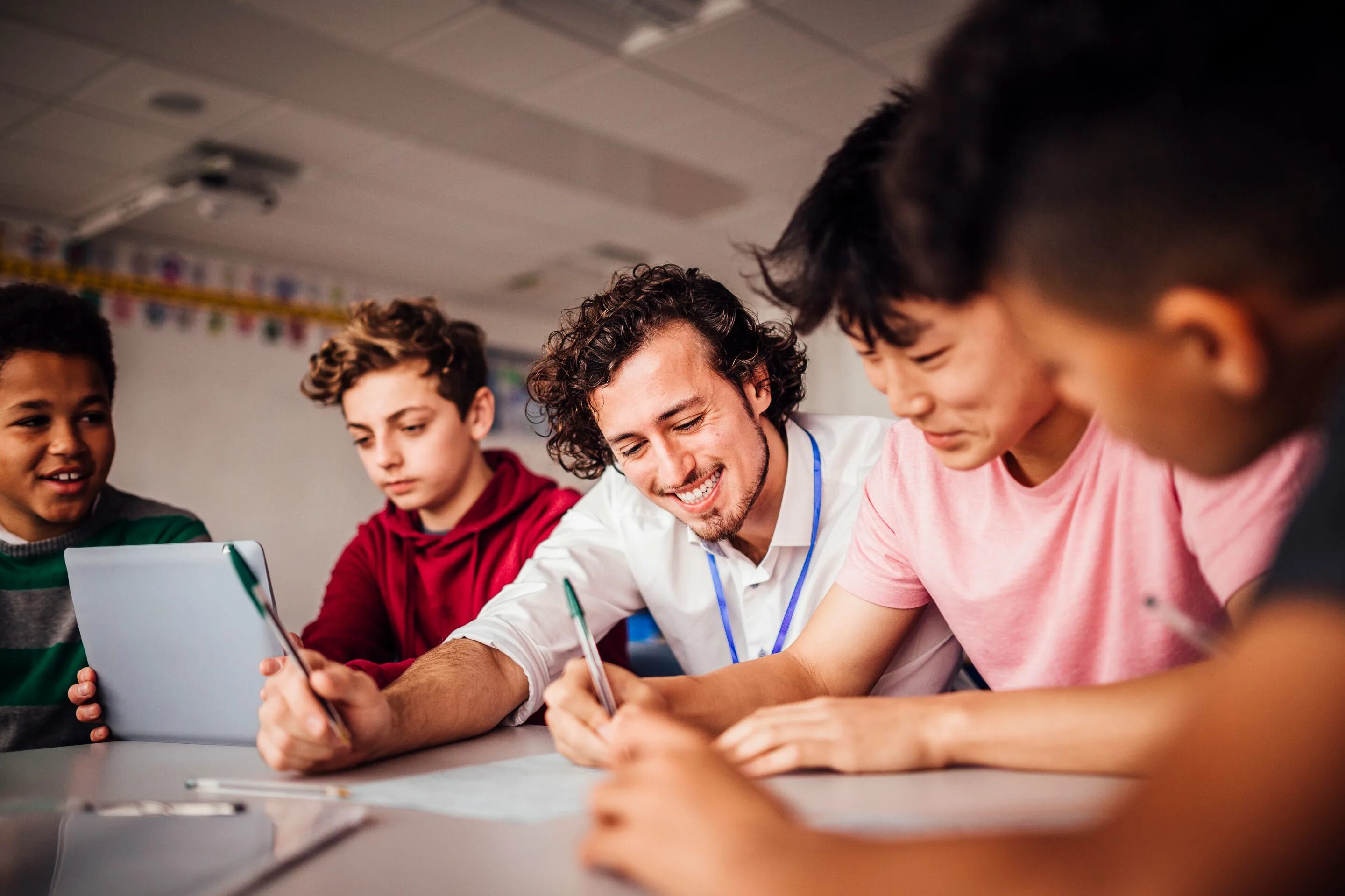 English in this school. Student английский. Английский язык студенты. School студенты. Радостные студенты.