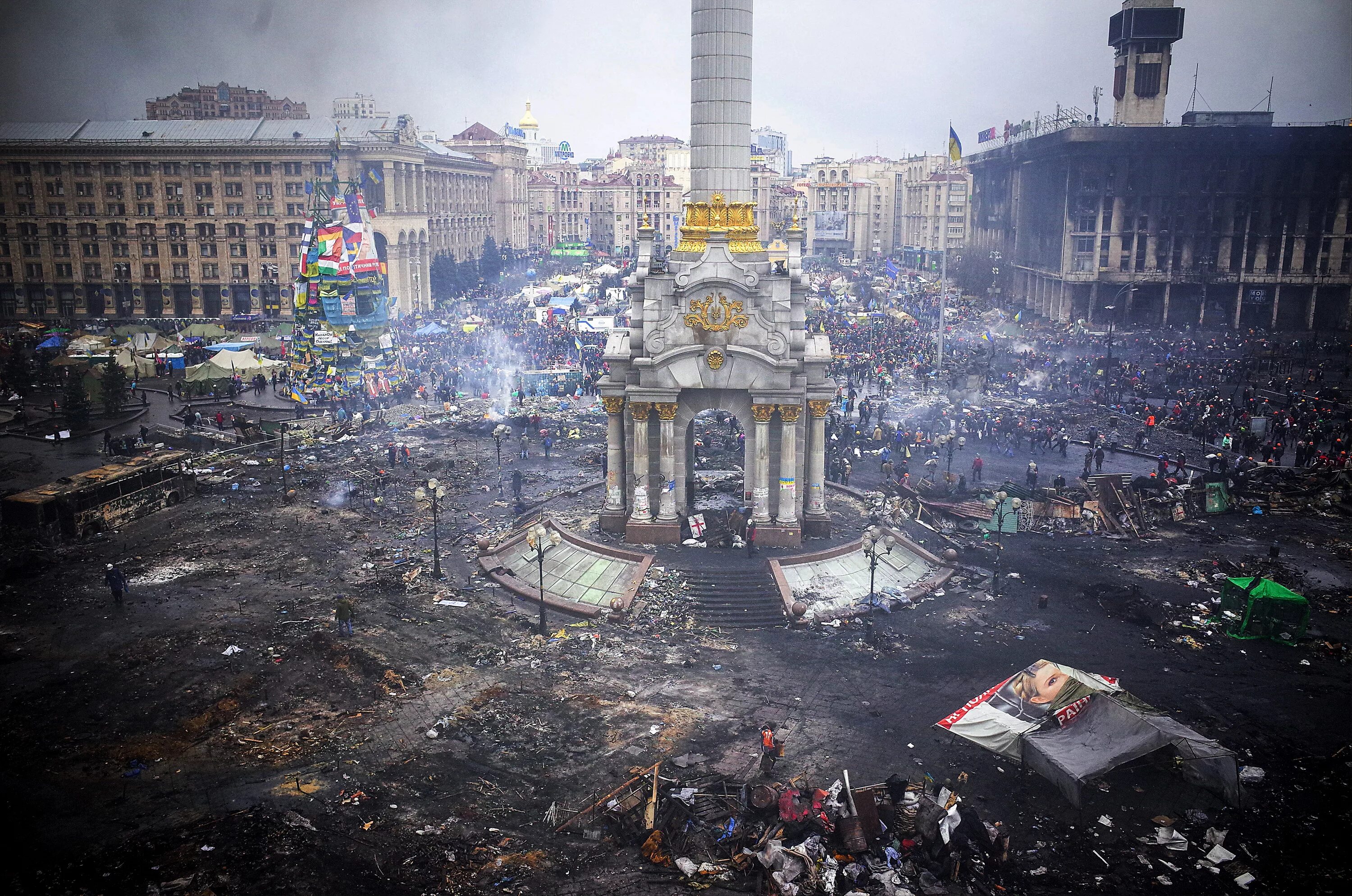 Евромайдан 2014. Майдан 2014 площадь независимости. Площадь независимости Киев 2014. Майдан Незалежности Киев.