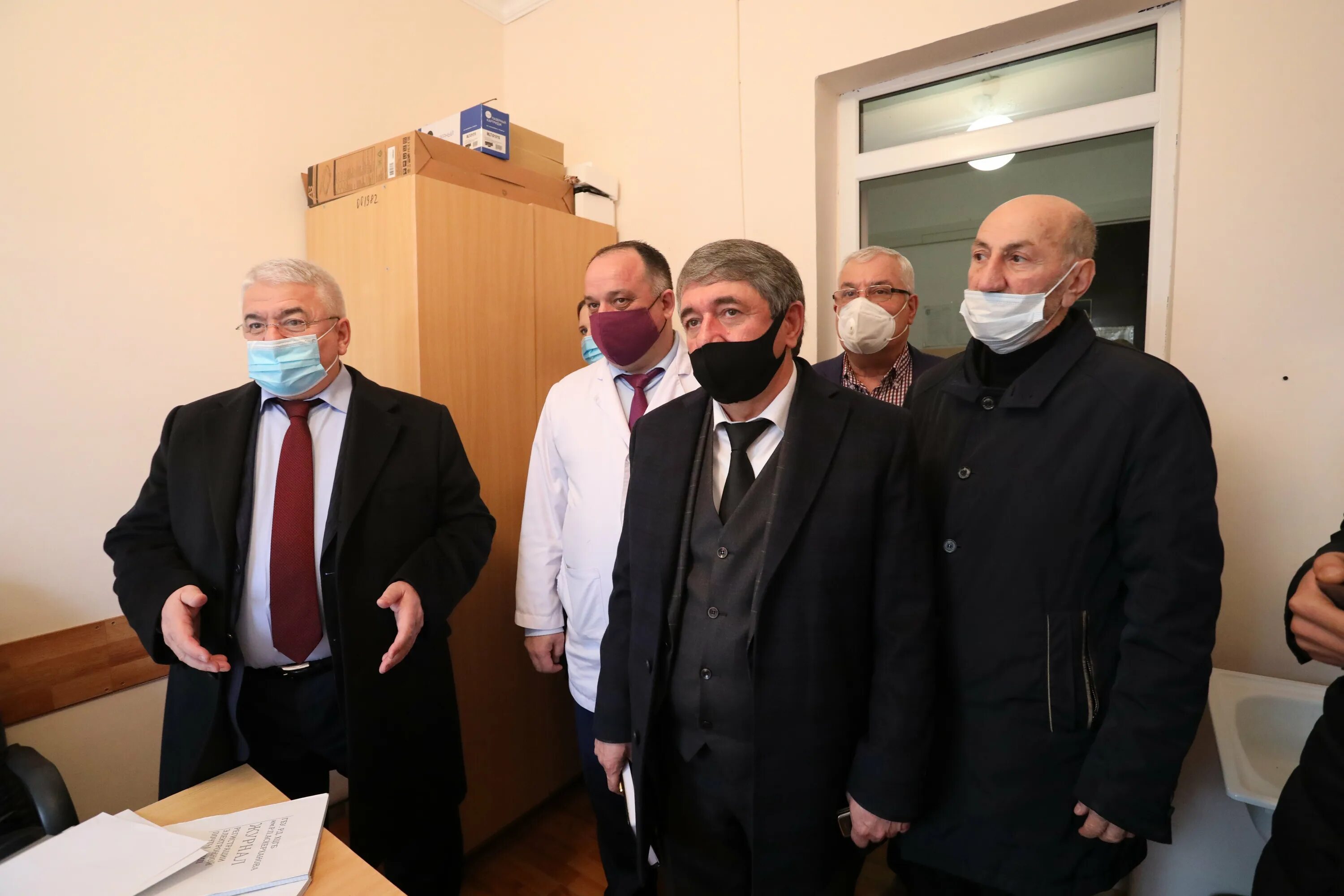 Цгб г хасавюрт. Интисар клиника хасавюрт. Интисар клиника хасавюрт. Городская больница хасавюрт поликлиника. Главврач хасавюртовской районной больницы.