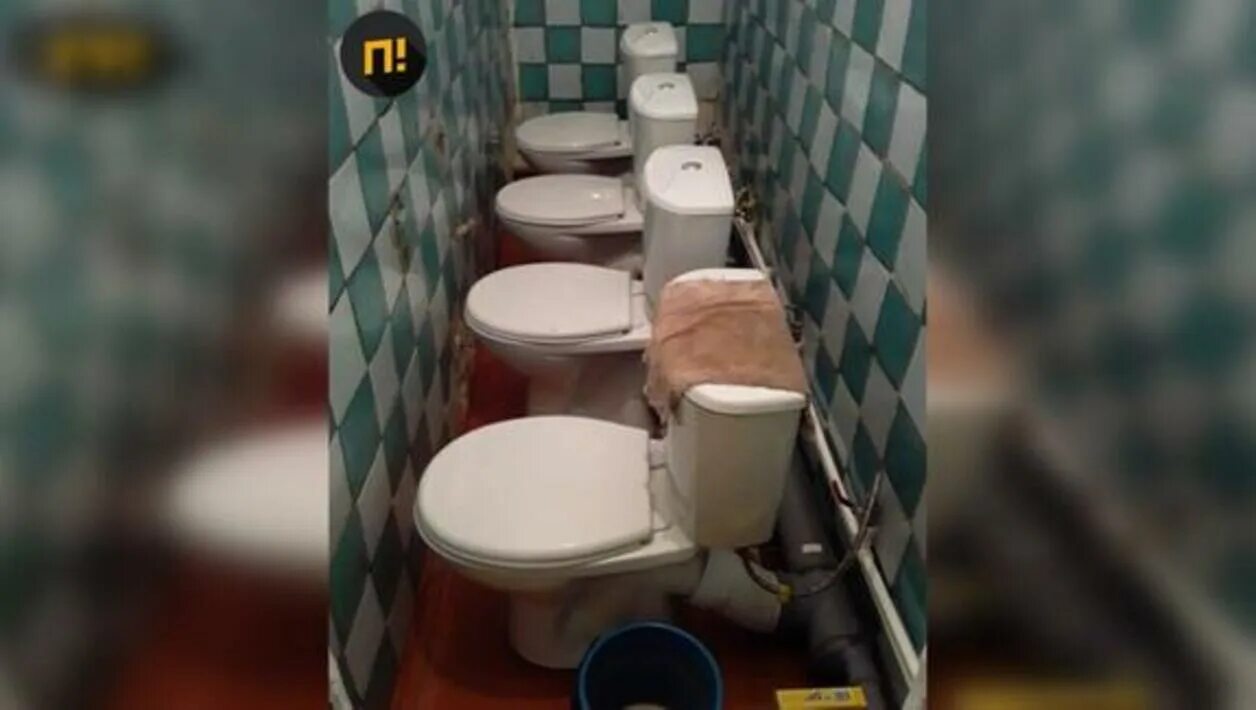 Туалет в школе. Туалет без кабинок. Туалет в школе без кабинок. Туалеты в российских школах.