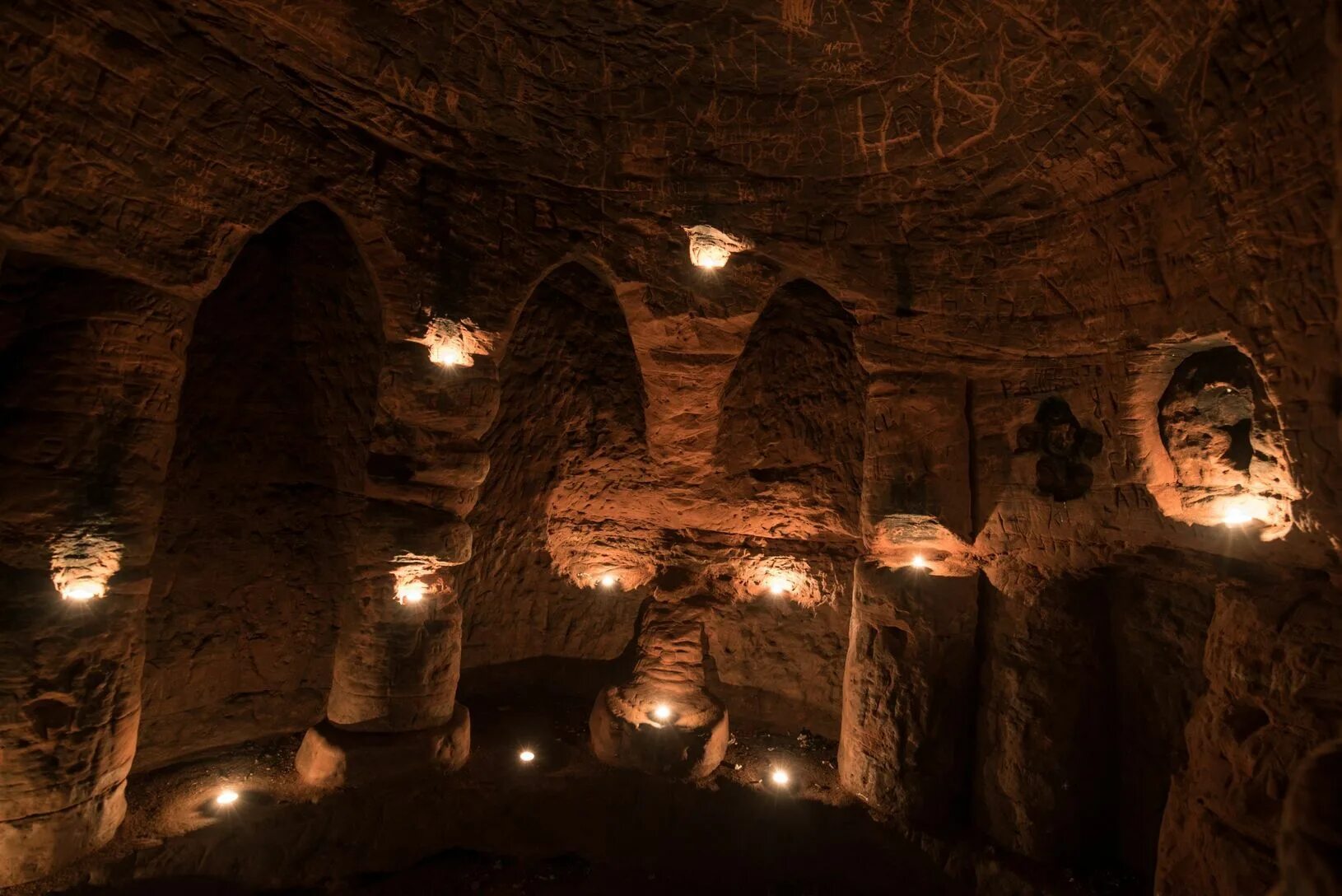 Ancient cave. Подземный храм Левона. Подземные города Каппадокии храм. Подземный храм Физиабго. Пещера тамплиеров.