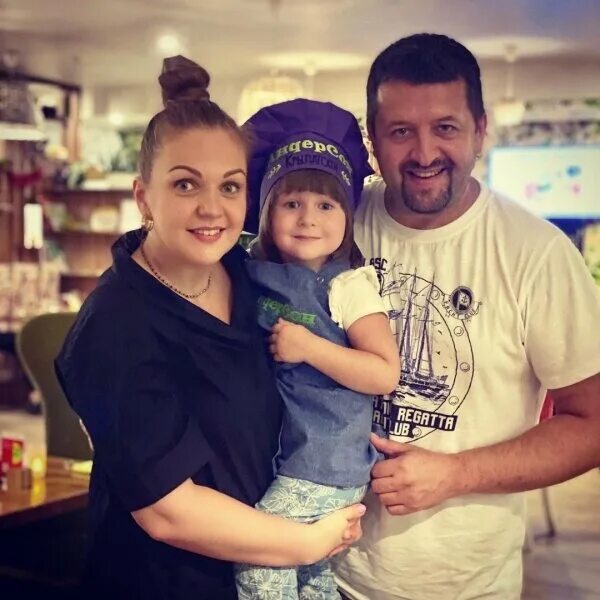 Алексей пигуренко биография и личная жизнь Волочкова посадила петрушку: "звезды" рассказали о своих дачах МК
