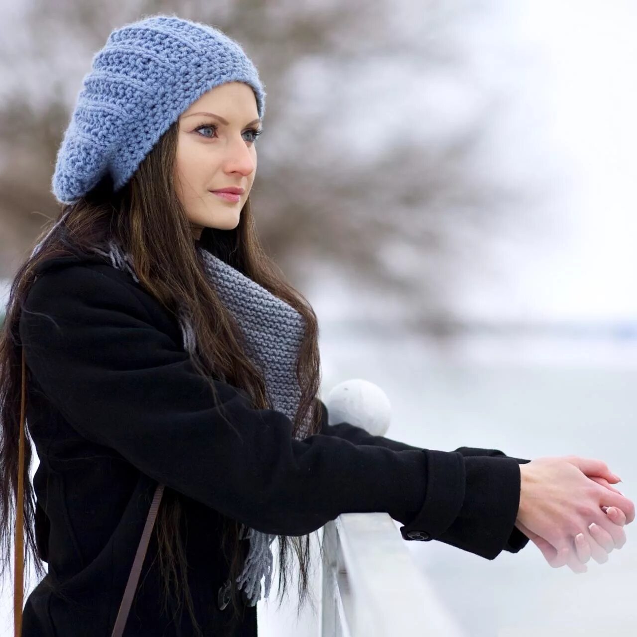 Красивая девушка зима. Девушка зимой. Красивые девушки в зимней одежде. Девушка зима. Девушка мерзнет.