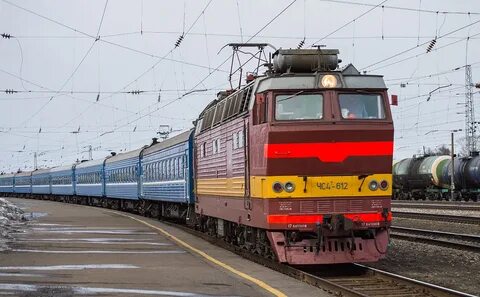 Пригородный поезд буй