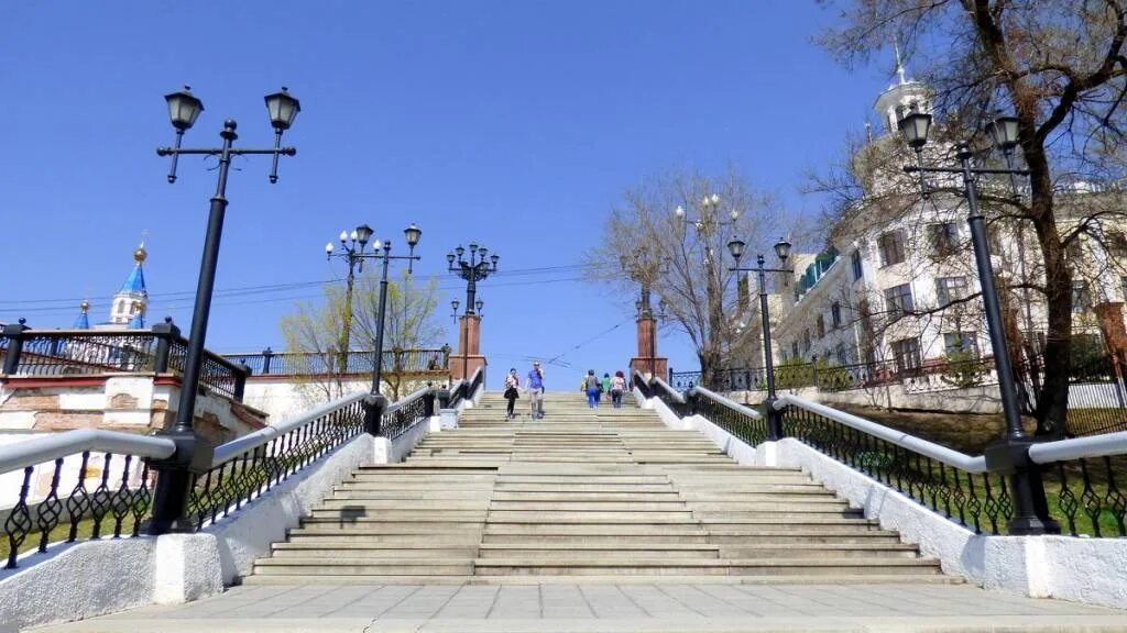 Городской сайт хабаровска. Спуск на набережную Хабаровск. Хабаровск весной. Зимняя набережная Хабаровск.