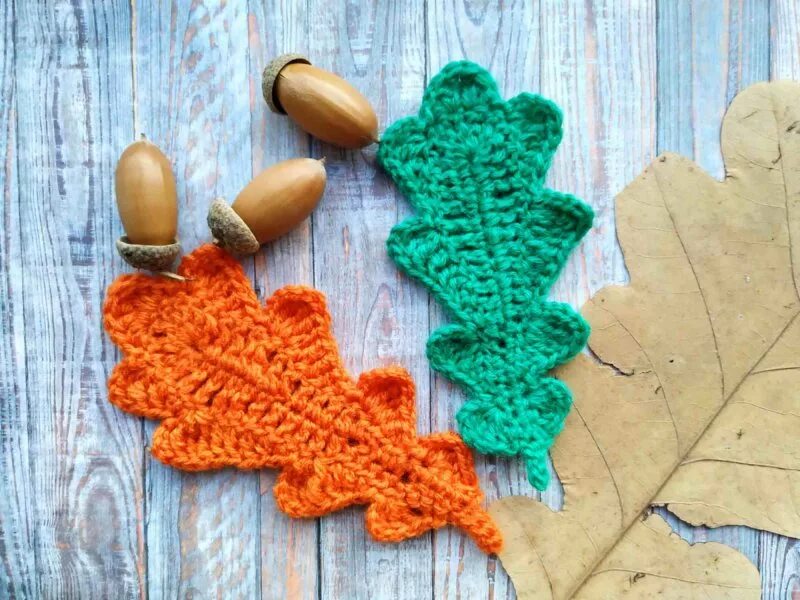 Вязаные дубовые листья. Вязаные дубовые листья. Листик дуба крючком. Вязаные дубовые листья. Листочек связанный крючком.