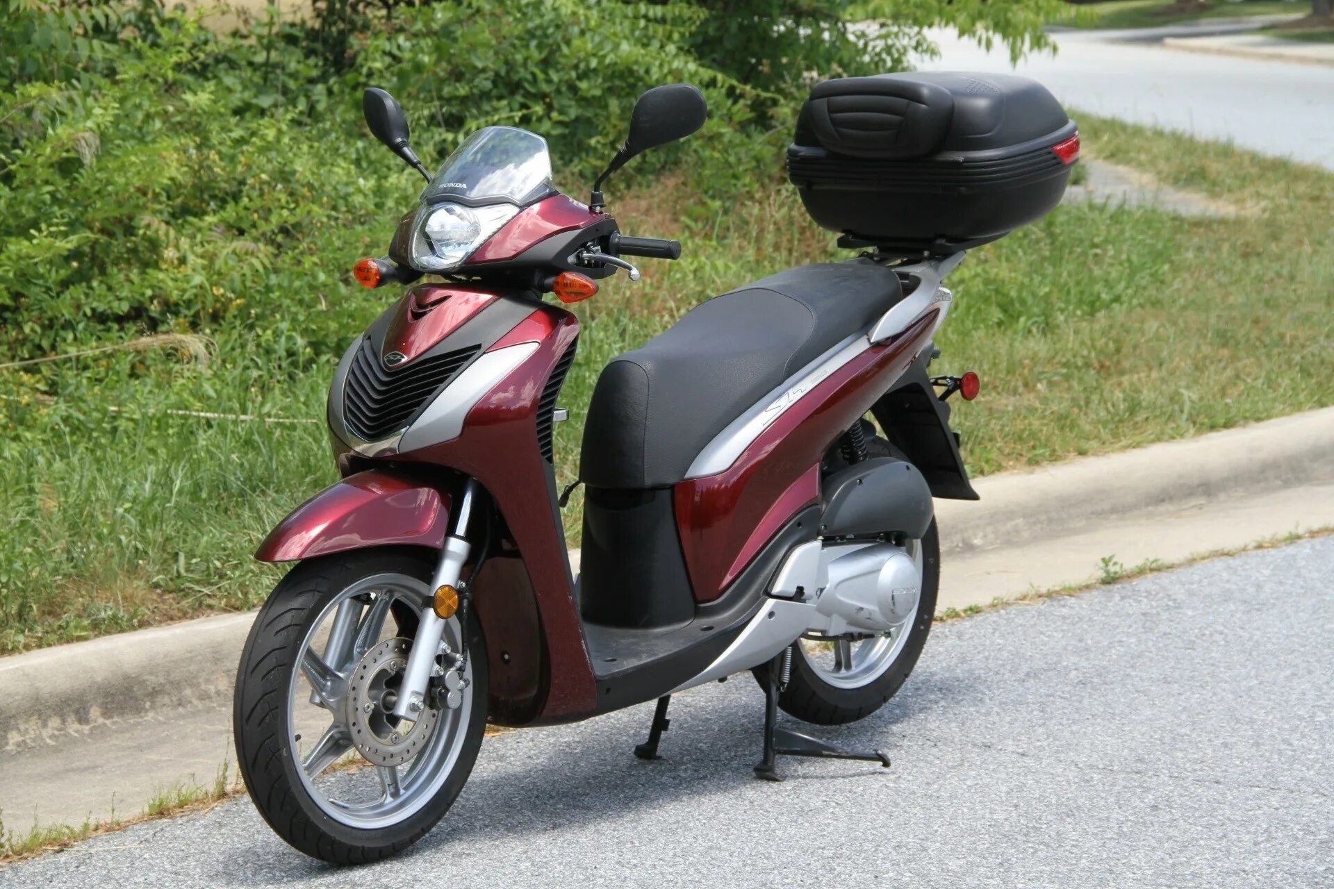 Хонда сх. Honda sh150i. Хонда sh 150. Мопед Honda sh150i. Honda sh150 2005.