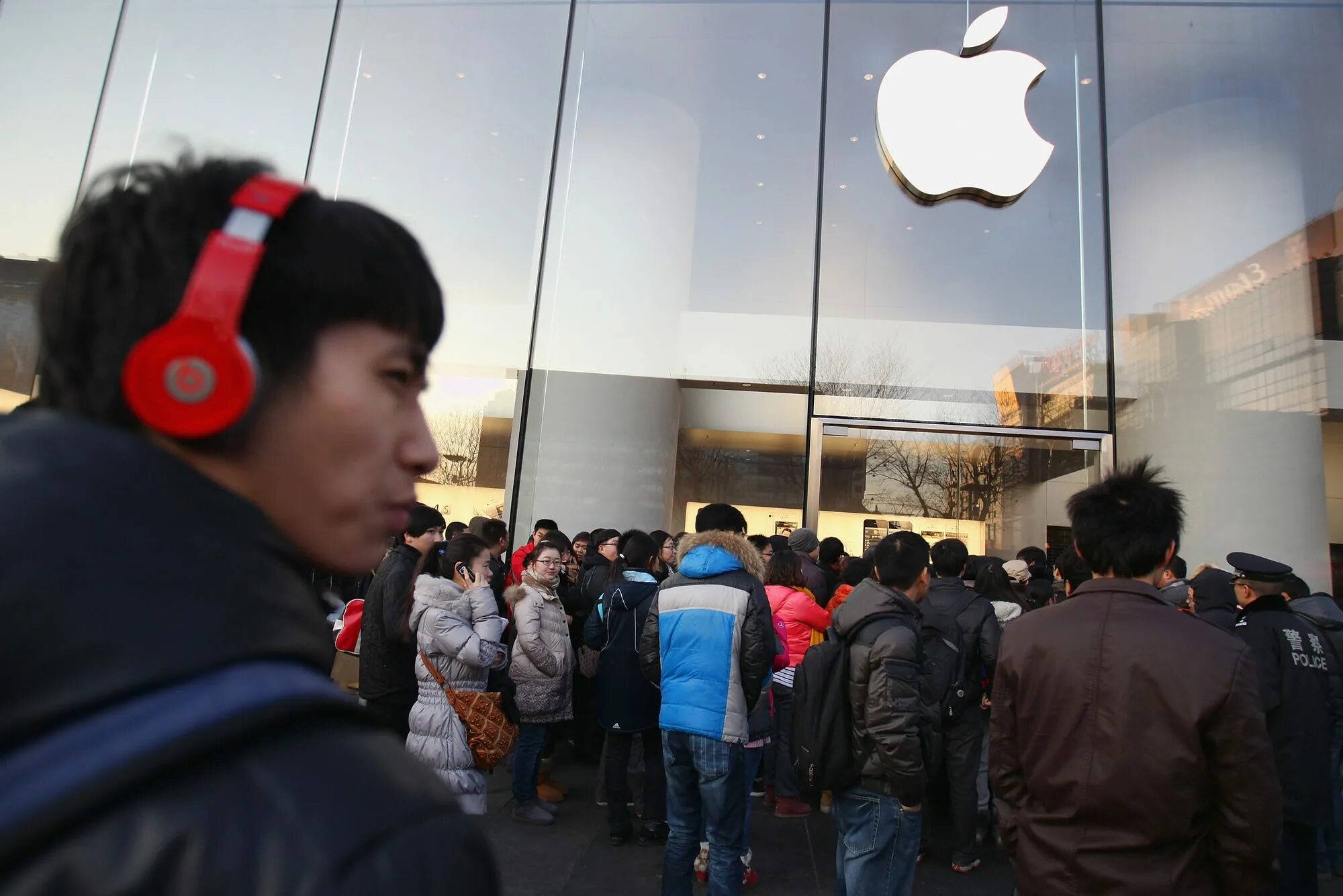 Китайский эпл. Эппл в китае. компания эпл в китае. китайский apple store. айфон china.